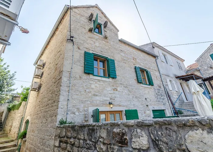 Apartments Draga - Traditional & In Center