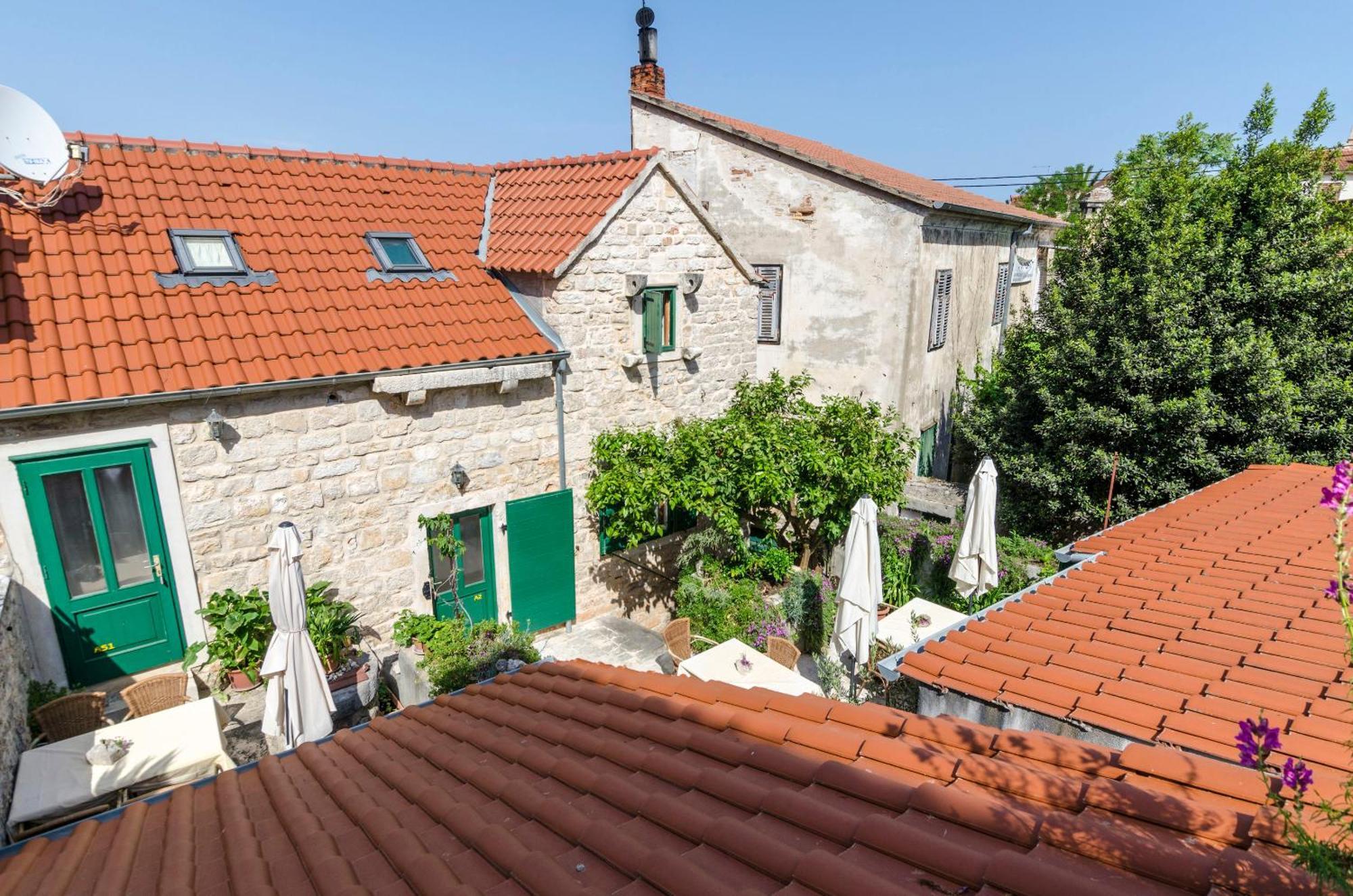 Draga - Traditional & In Center