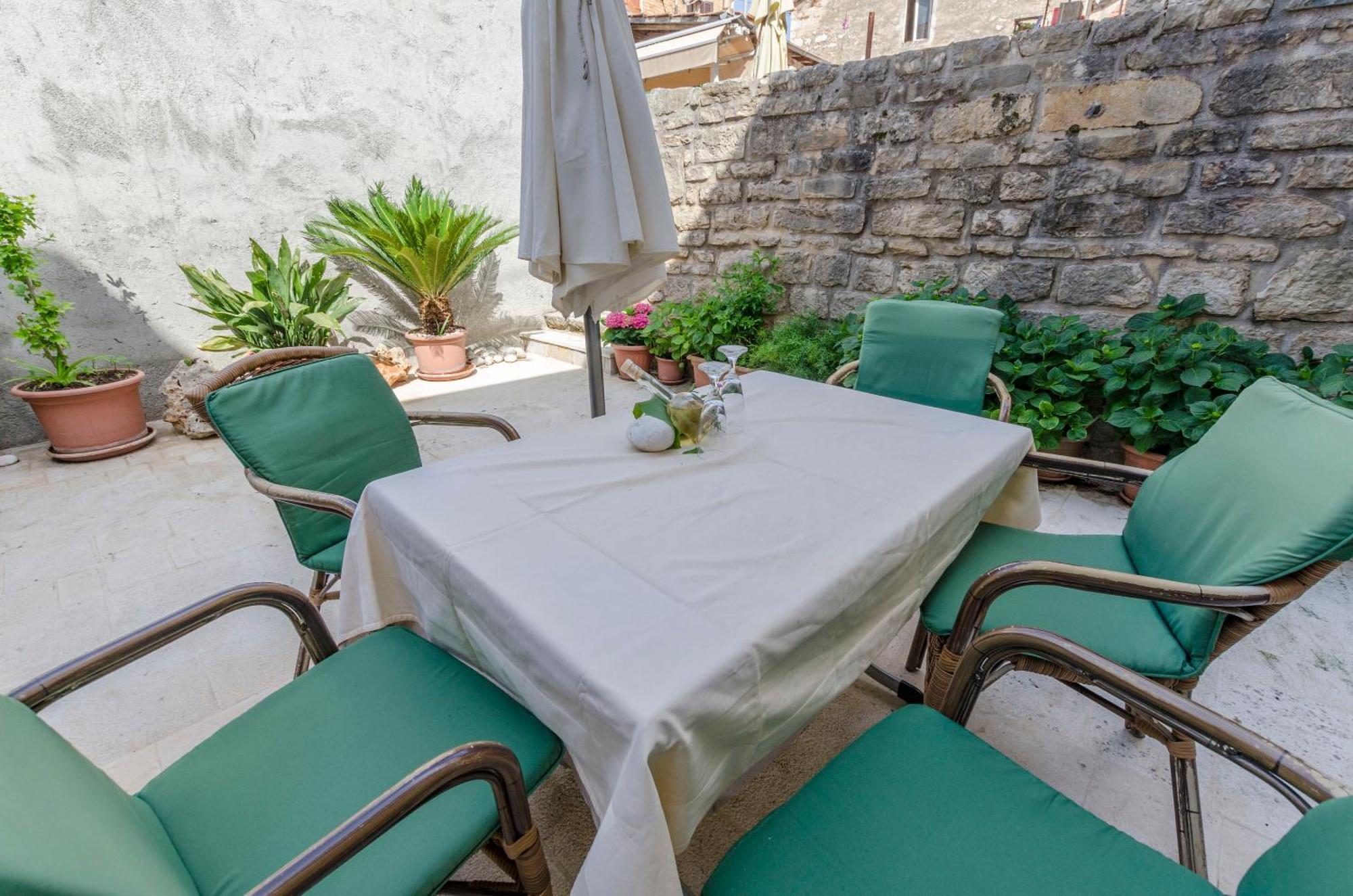 Appartement Draga - Traditional & In Center