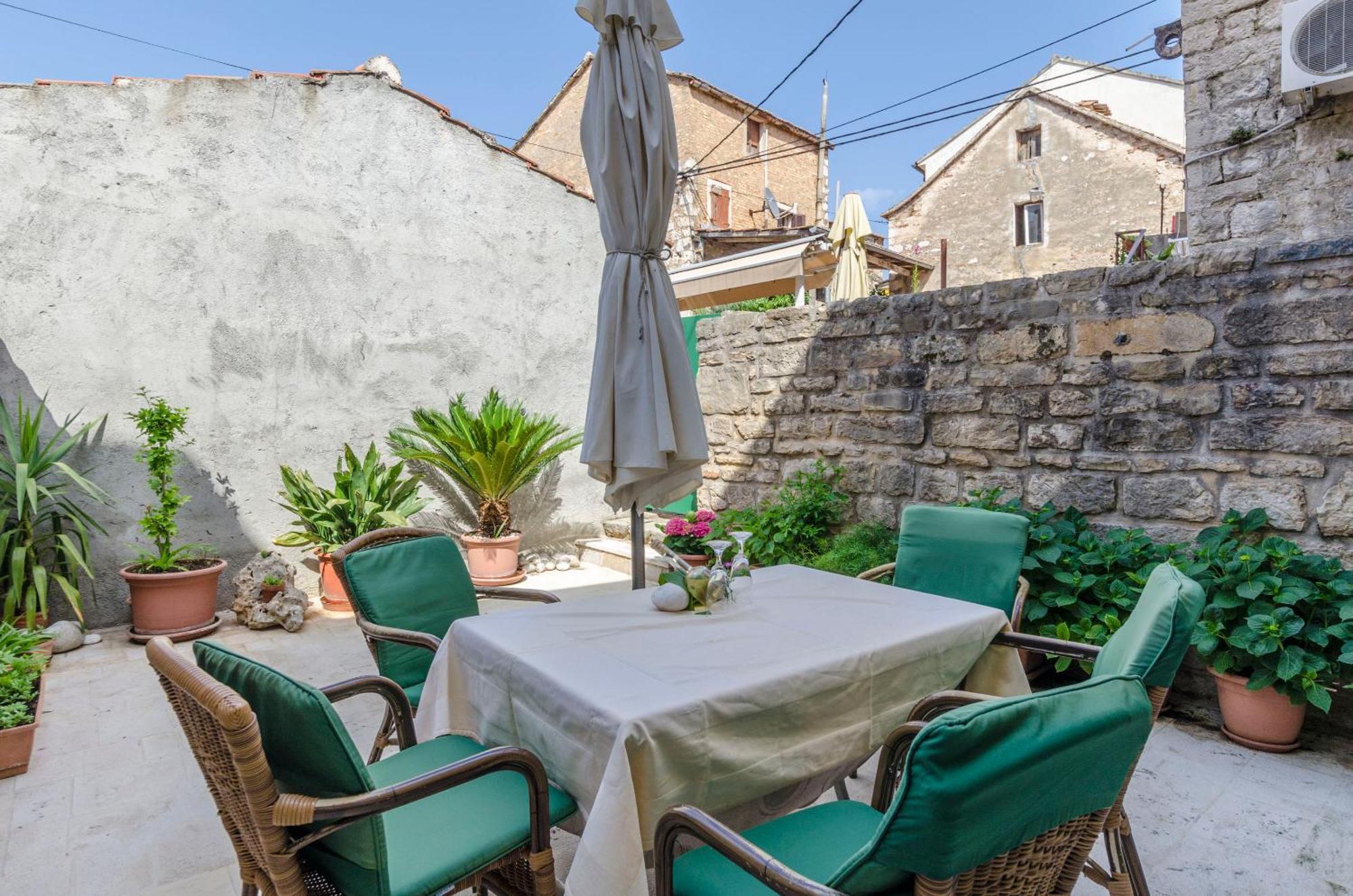Draga - Traditional & In Center Vrboska