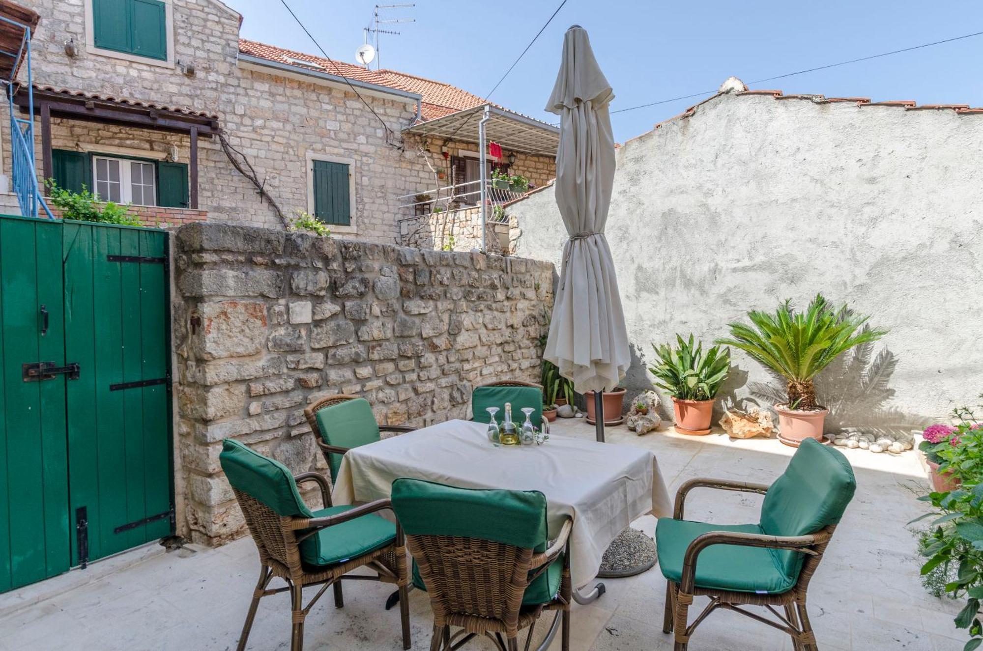 Draga - Traditional & In Center * Vrboska