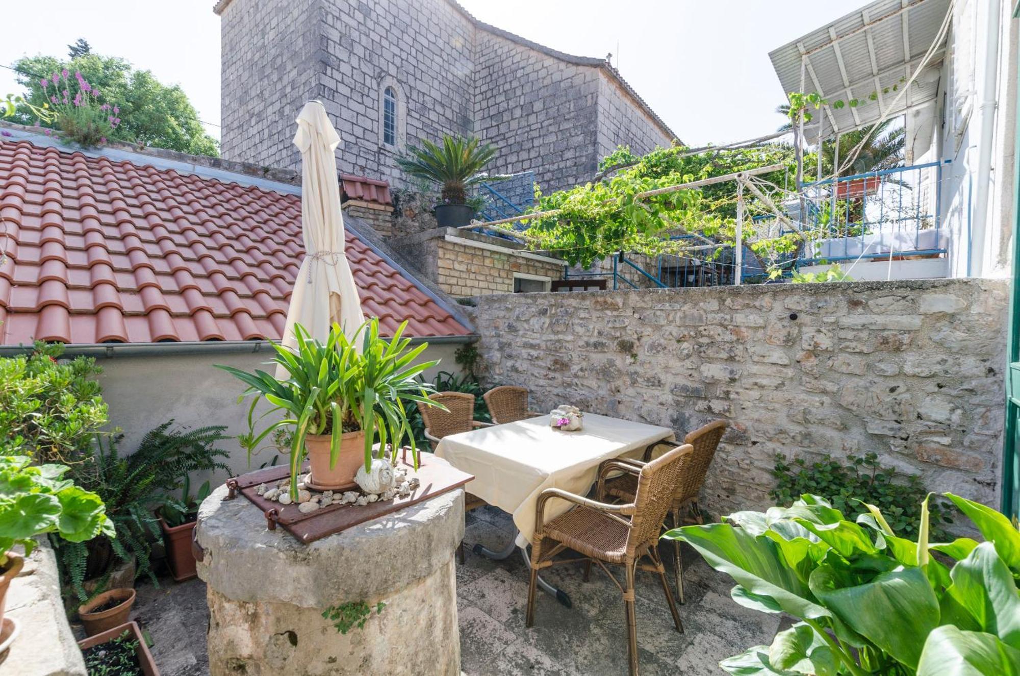 Draga - Traditional & In Center Vrboska